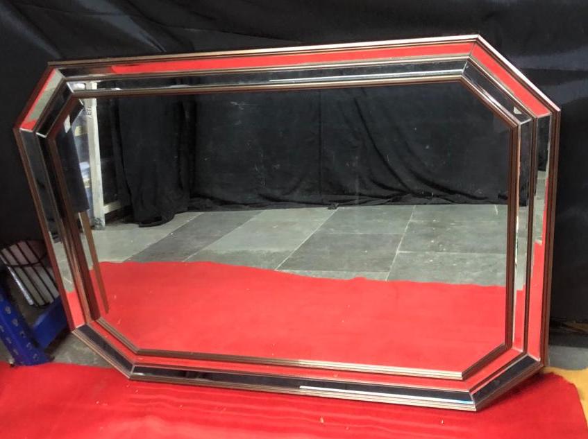 Horizontal mirror with brown glossy border