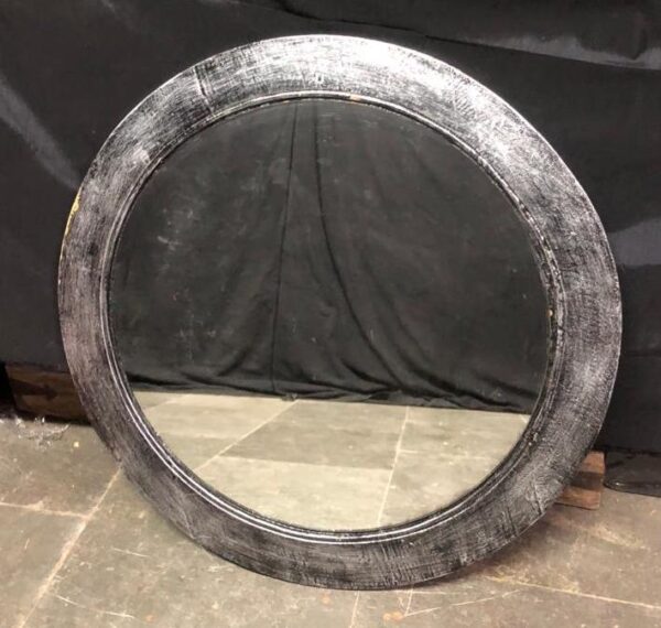 Round mirror with black border